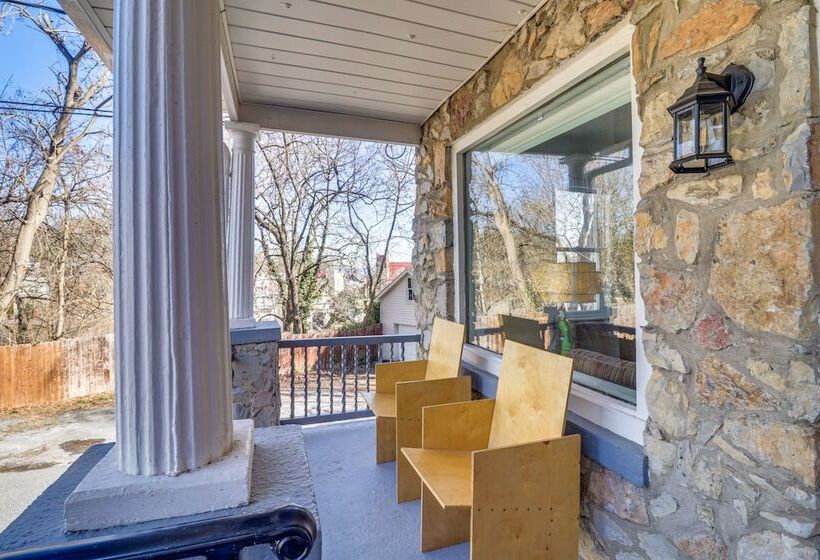Eclectic Stone Cottage, Walk To Downtown Staunton!