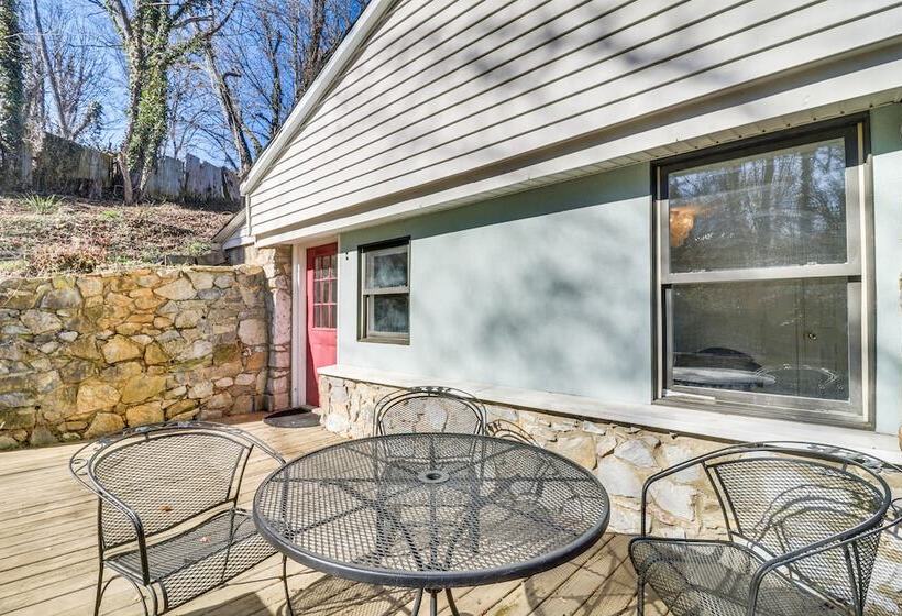 Eclectic Stone Cottage, Walk To Downtown Staunton!