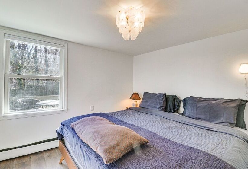 Eclectic Stone Cottage, Walk To Downtown Staunton!