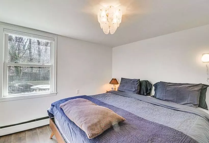 Eclectic Stone Cottage, Walk To Downtown Staunton!