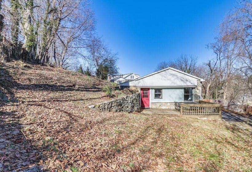 Eclectic Stone Cottage, Walk To Downtown Staunton!