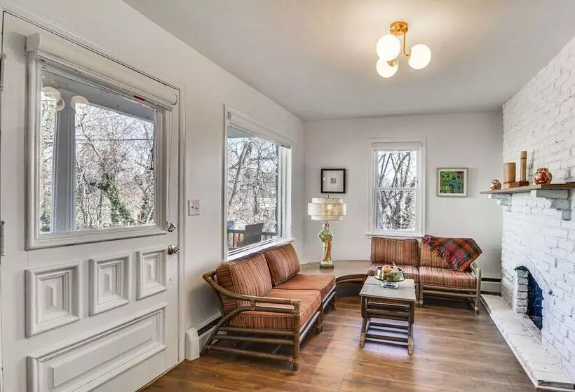Eclectic Stone Cottage, Walk To Downtown Staunton!