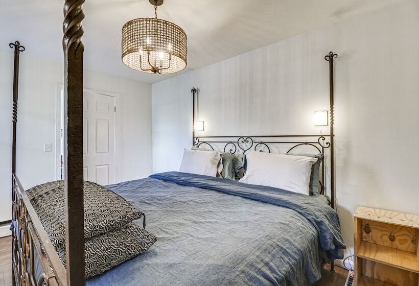 Eclectic Stone Cottage, Walk To Downtown Staunton!