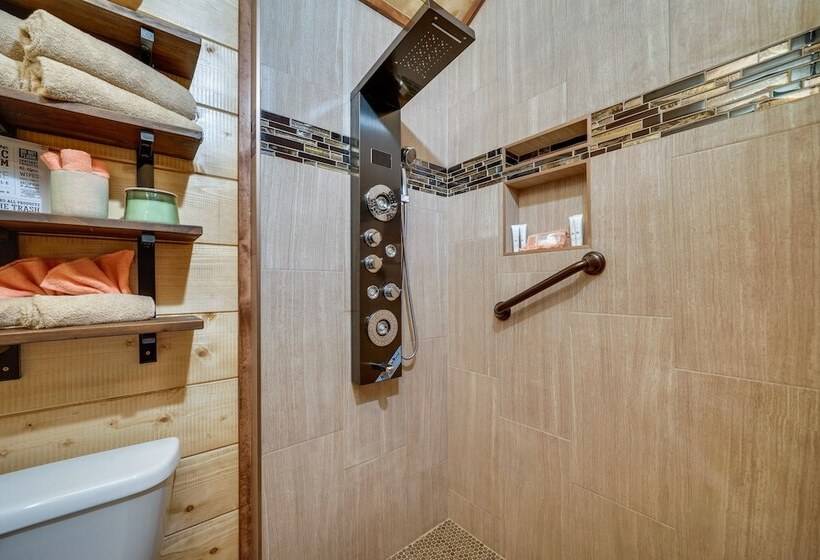 Hook, Line, & Sinker Retreat: Fire Pit, Grill!