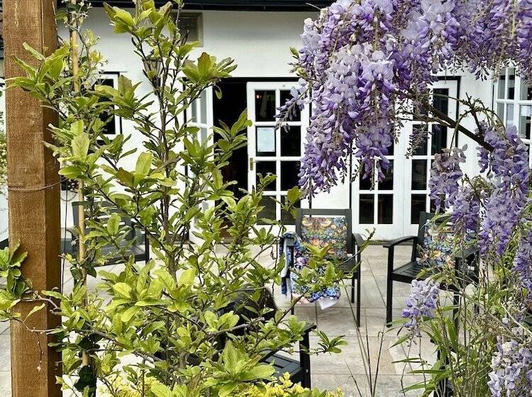 Отель The Ley Arms