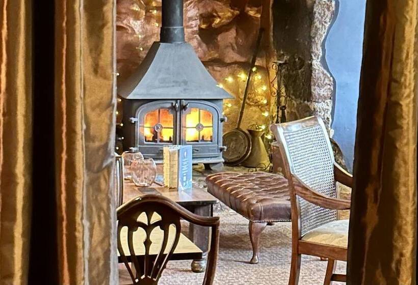 Отель The Ley Arms