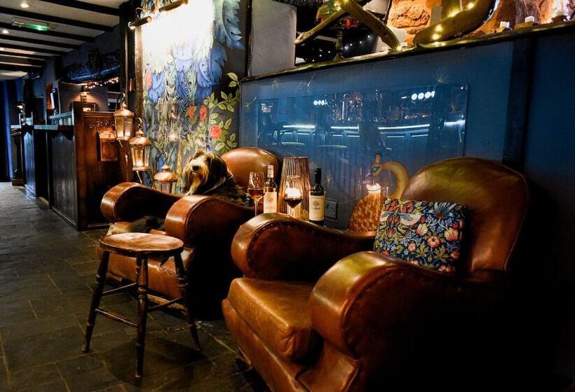 Отель The Ley Arms