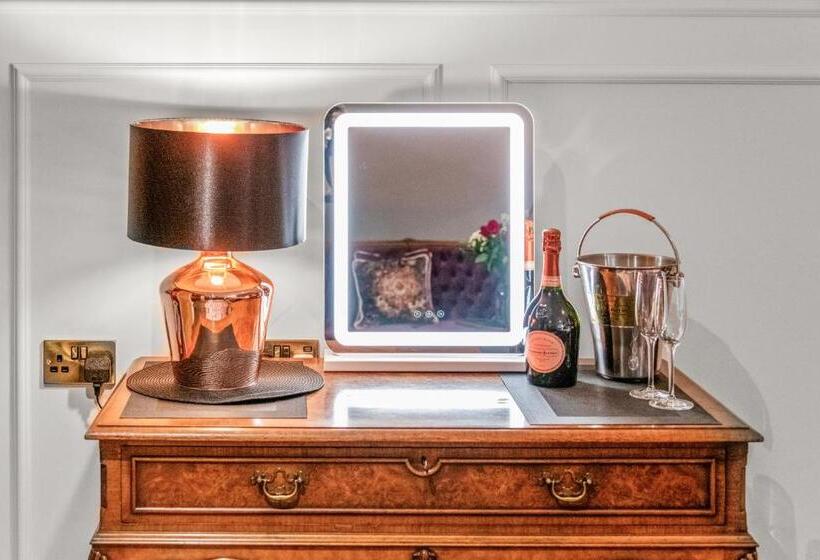 Отель The Ley Arms