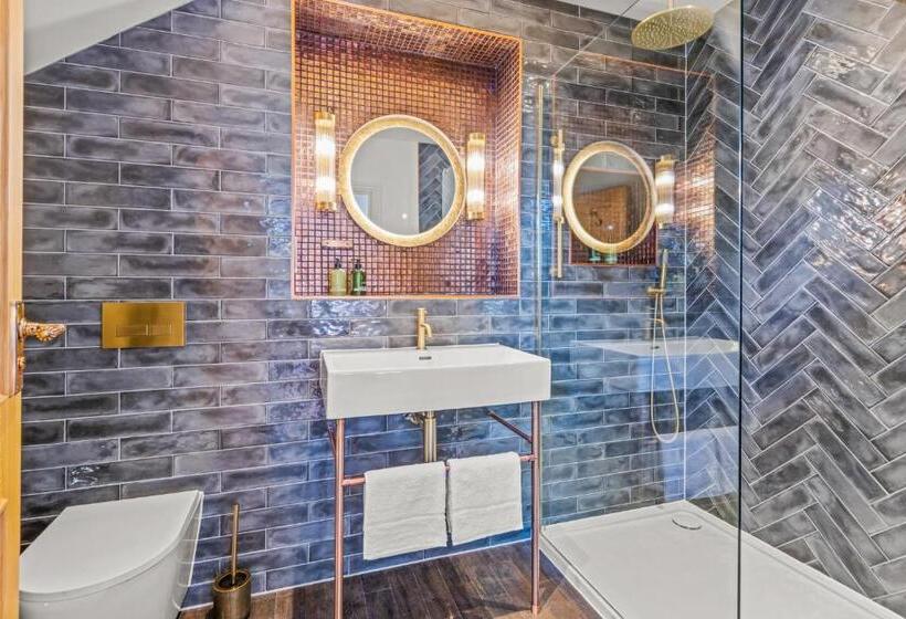 Отель The Ley Arms