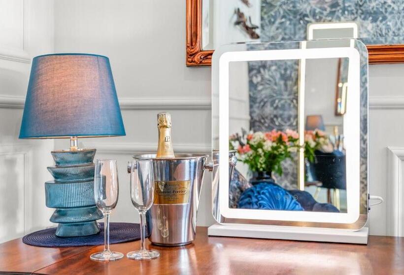 Отель The Ley Arms