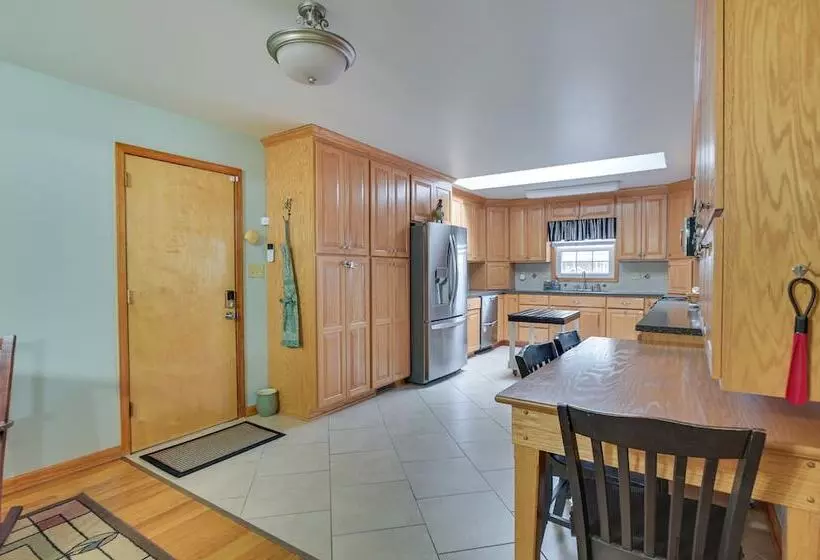 Large Home W/ Deck & Grill ~ 9 Mi To Virginia Tech