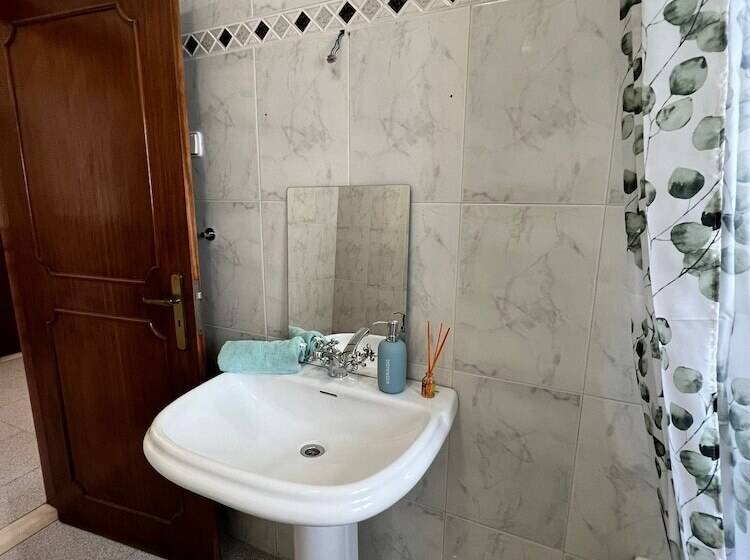 Пансион R. António Aleixo 90a