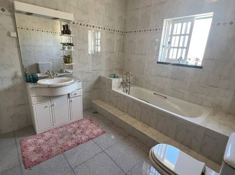 Пансион R. António Aleixo 90a