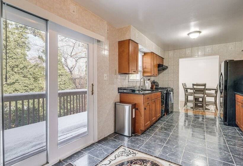 Pet Friendly Silver Spring Home: 2 Mi To Downtown!