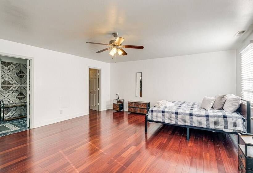 Pet Friendly Silver Spring Home: 2 Mi To Downtown!