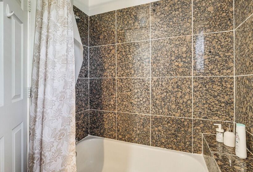 Pet Friendly Silver Spring Home: 2 Mi To Downtown!