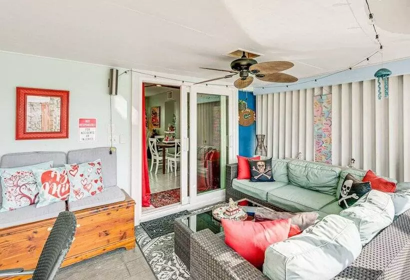 Port Charlotte Paradise W/ Private Outdoor Oasis!