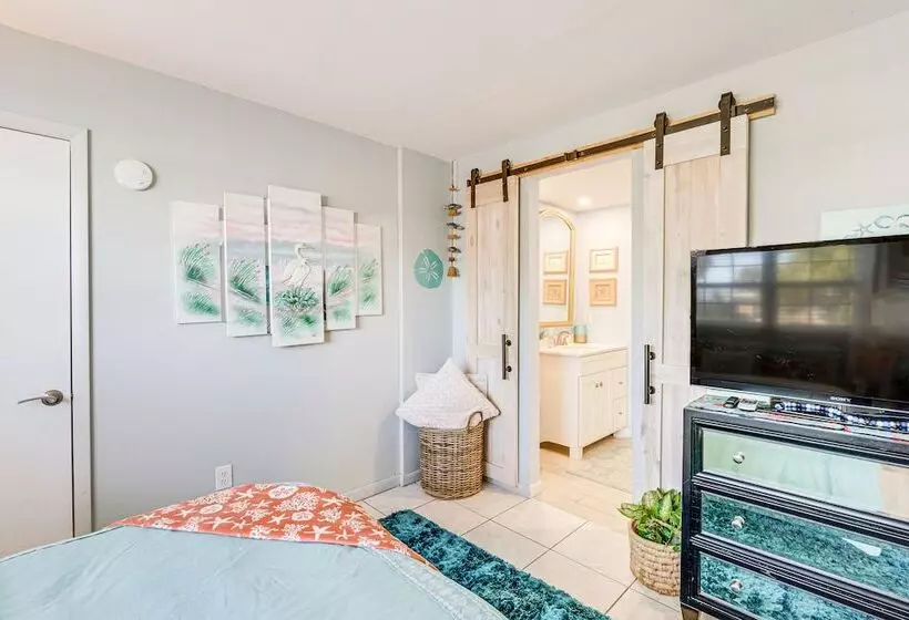 Port Charlotte Paradise W/ Private Outdoor Oasis!