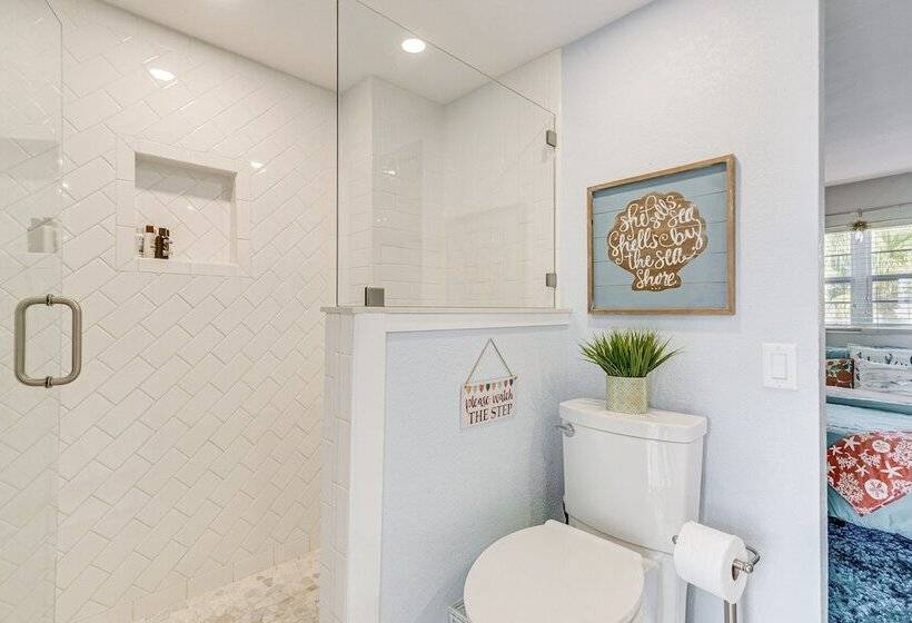 Port Charlotte Paradise W/ Private Outdoor Oasis!