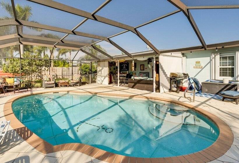 Port Charlotte Paradise W/ Private Outdoor Oasis!