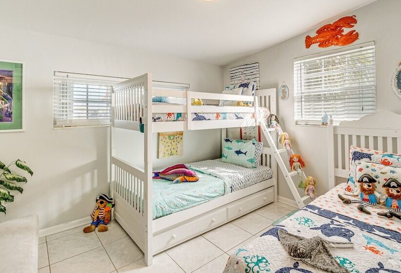 Port Charlotte Paradise W/ Private Outdoor Oasis!