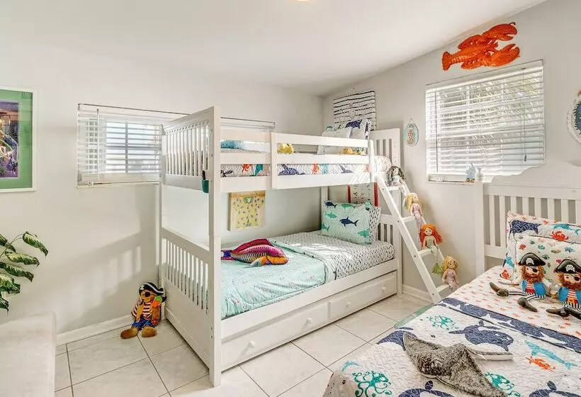 Port Charlotte Paradise W/ Private Outdoor Oasis!