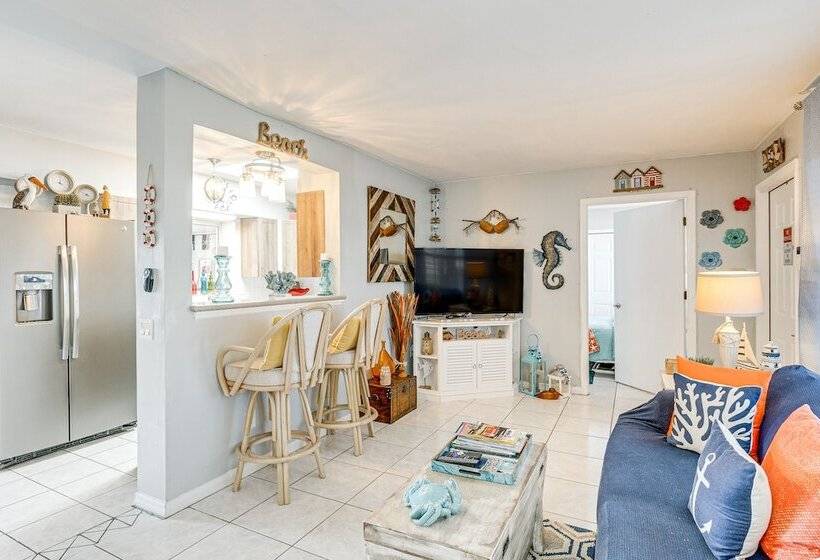 Port Charlotte Paradise W/ Private Outdoor Oasis!