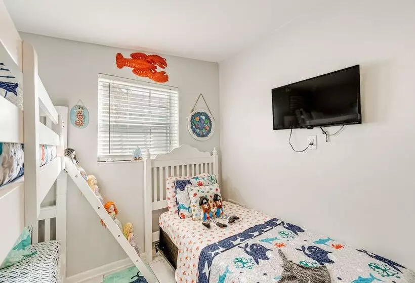 Port Charlotte Paradise W/ Private Outdoor Oasis!