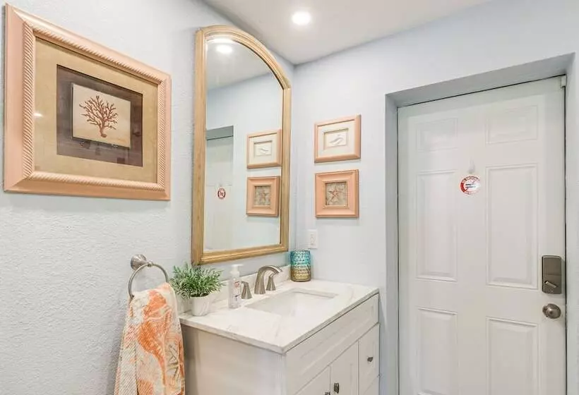 Port Charlotte Paradise W/ Private Outdoor Oasis!