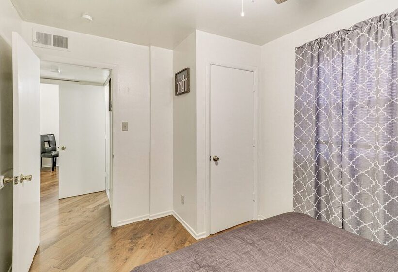 Quaint St Louis Home ~ 6 Mi To Downtown!