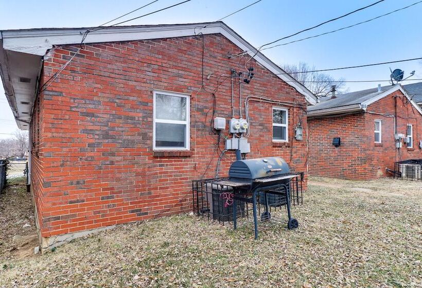 Quaint St Louis Home ~ 6 Mi To Downtown!