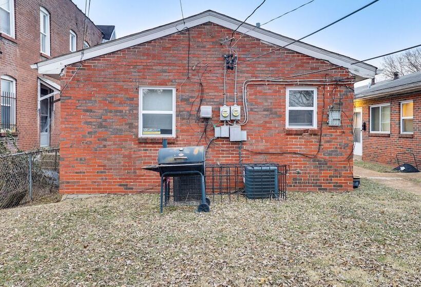 Quaint St Louis Home ~ 6 Mi To Downtown!