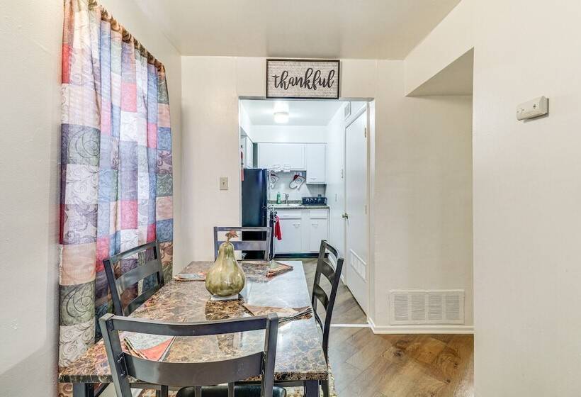 Quaint St Louis Home ~ 6 Mi To Downtown!