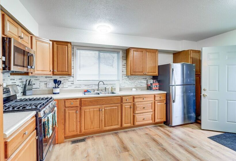 Quaint Toledo Home ~ 6 Mi To Downtown!