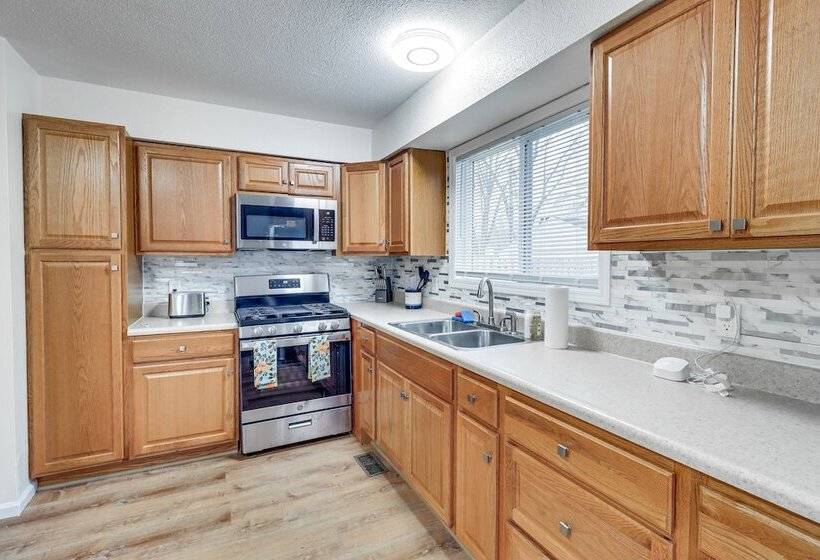 Quaint Toledo Home ~ 6 Mi To Downtown!