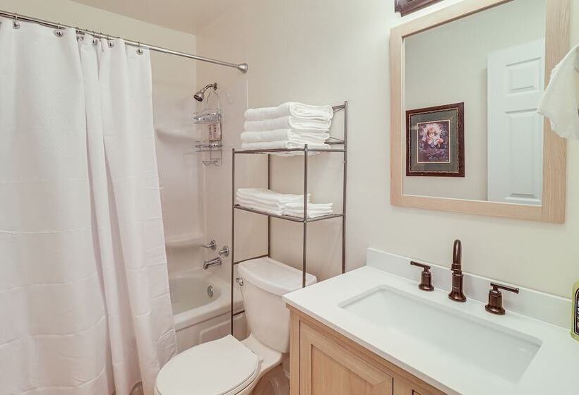 Quaint Toledo Home ~ 6 Mi To Downtown!