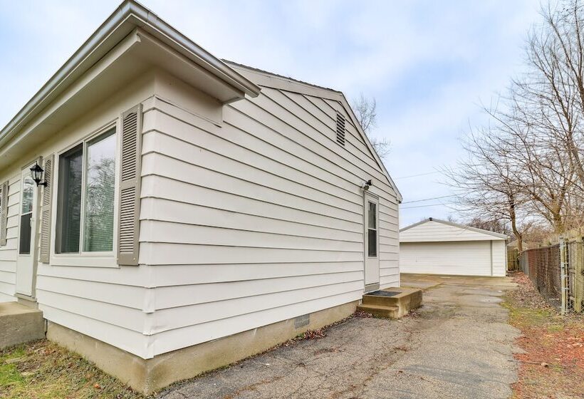 Quaint Toledo Home ~ 6 Mi To Downtown!