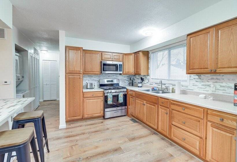 Quaint Toledo Home ~ 6 Mi To Downtown!