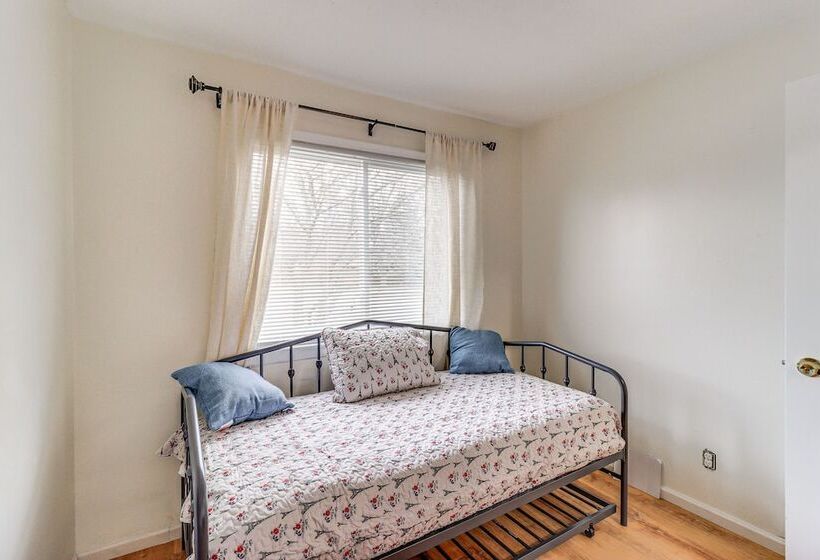 Quaint Toledo Home ~ 6 Mi To Downtown!