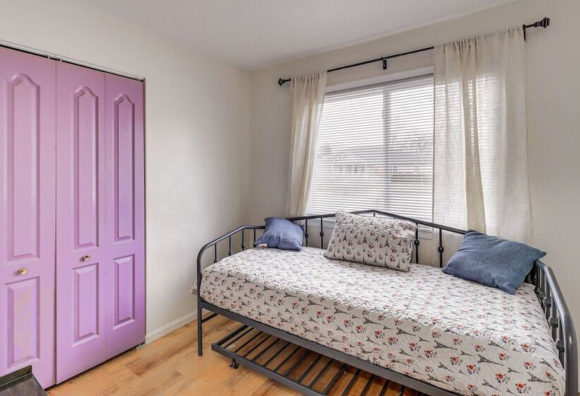 Quaint Toledo Home ~ 6 Mi To Downtown!