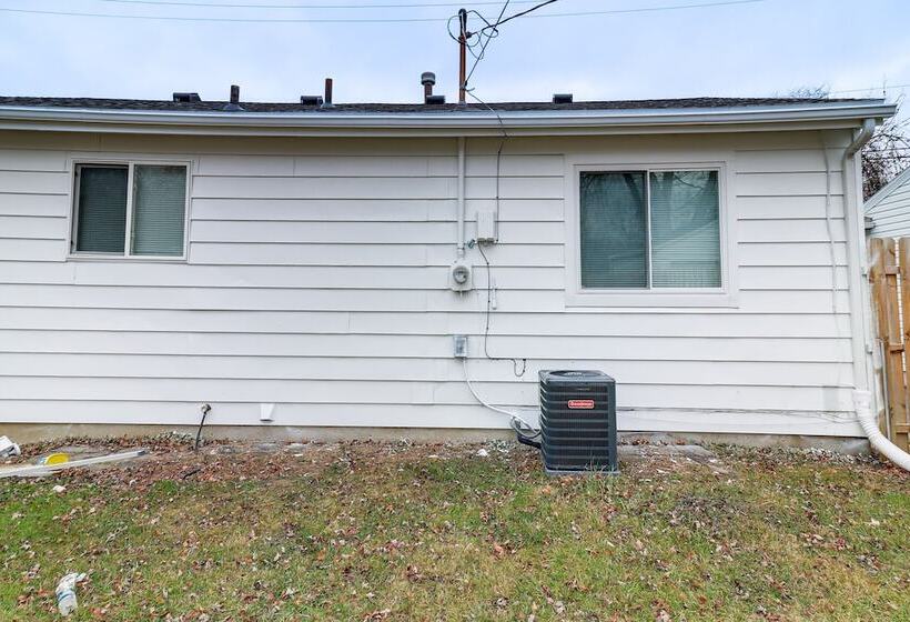 Quaint Toledo Home ~ 6 Mi To Downtown!