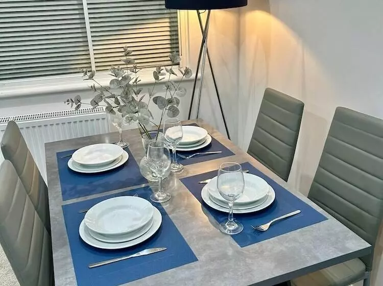 Residenssi Charming 3 Bed House In Staines