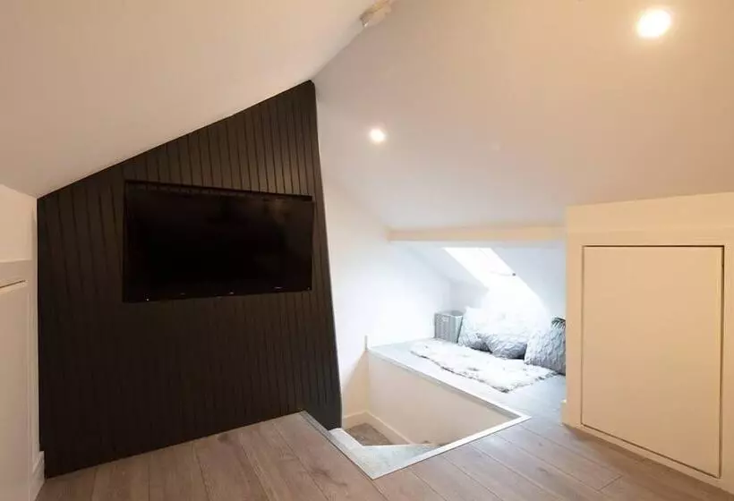 Residenssi Cosy 1 Bed Duplex   Close To Metro   Nw2