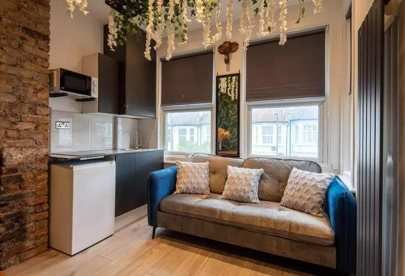 Residenssi Cosy 1 Bed Duplex   Close To Metro   Nw2