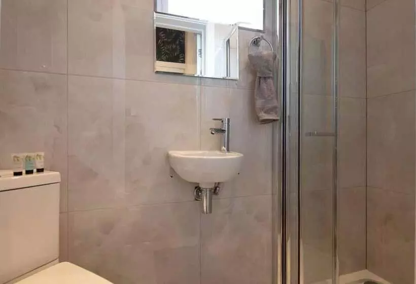 Residenssi Cosy 1 Bed Duplex   Close To Metro   Nw2