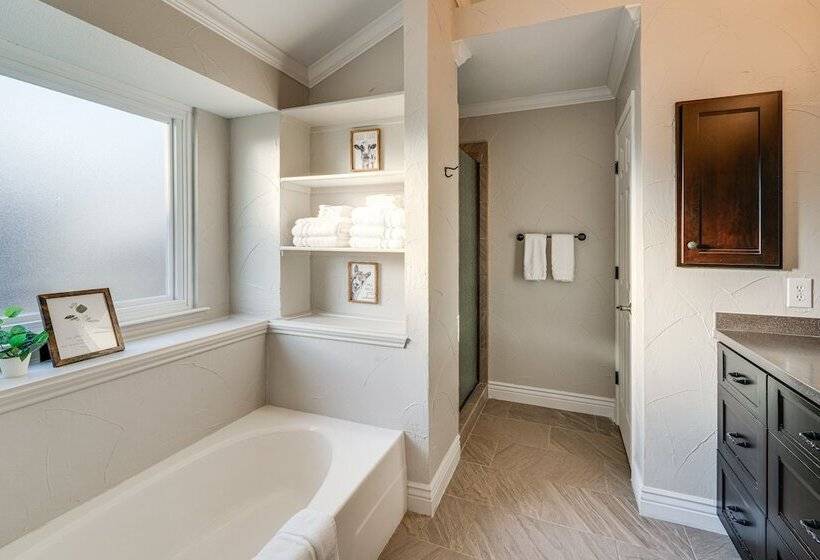 Saginaw Home W/ Fenced Yard: 11 Mi To Fort Worth!