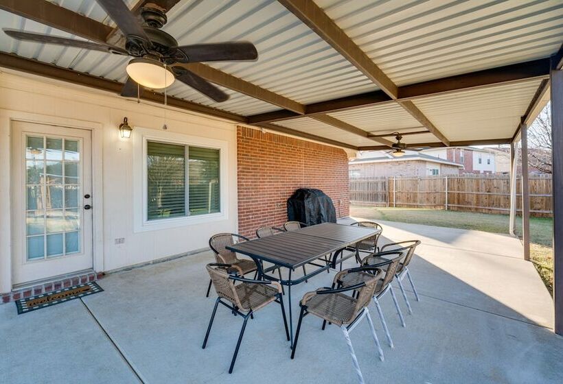 Saginaw Home W/ Fenced Yard: 11 Mi To Fort Worth!