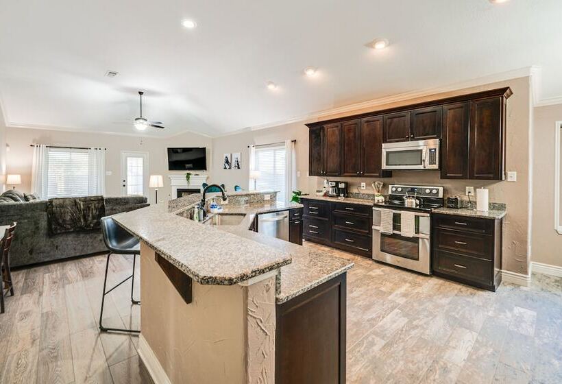 Saginaw Home W/ Fenced Yard: 11 Mi To Fort Worth!