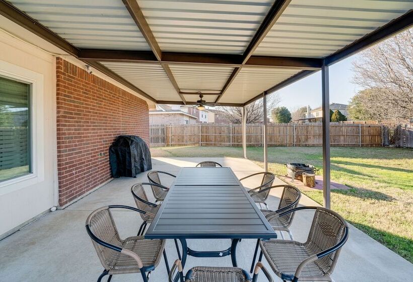 Saginaw Home W/ Fenced Yard: 11 Mi To Fort Worth!