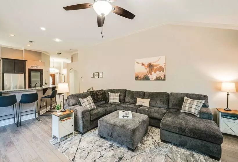 Saginaw Home W/ Fenced Yard: 11 Mi To Fort Worth!